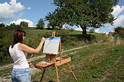 Malířka Dagmar Zemánková maluje obrazy v plenéru